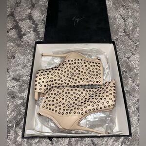 Giuseppe Zanotti Nude Heeled Booties With Grommets Size 38 Leather Peep Toe EUC